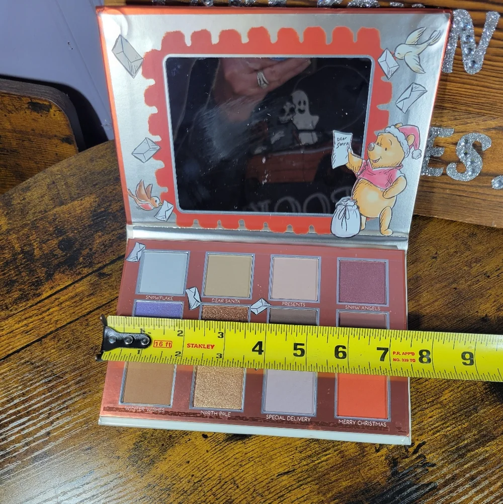 Disney Winnie the Pooh neutral Eyeshadow Palette 12 colors